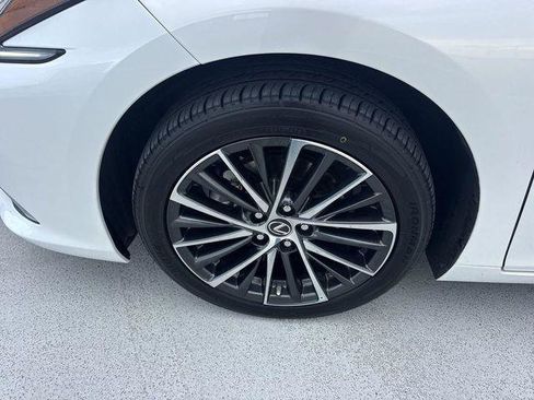 Certified 2024 Lexus ES 300h w/ Premium Package FWD image 10