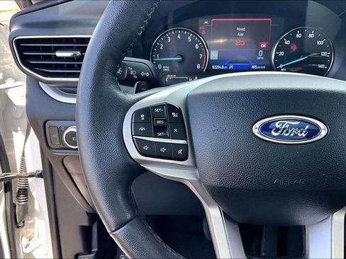 Used 2020 Ford Explorer XLT w/ Equipment Group 202A AWD/4WD image 17