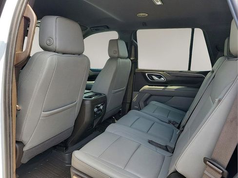 Used 2023 GMC Yukon SLT RWD image 10