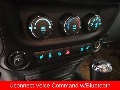 Used 2018 Jeep Wrangler Rubicon w/ Power Convenience Group image 16