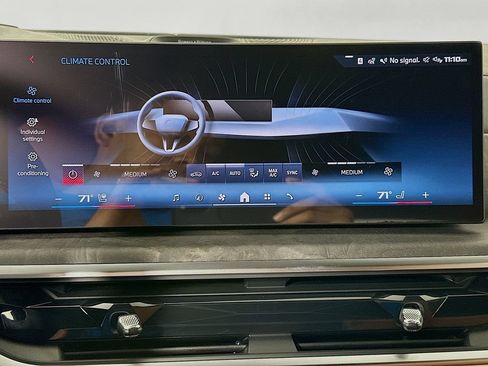 Used 2027 BMW X7 M60i AWD/4WD image 14