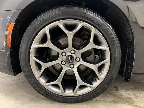 Used 2018 Chrysler 300 S image 21