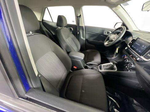 Used 2023 Hyundai Venue SE FWD image 25