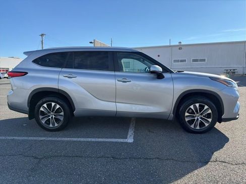 Used 2023 Toyota Highlander L image 10