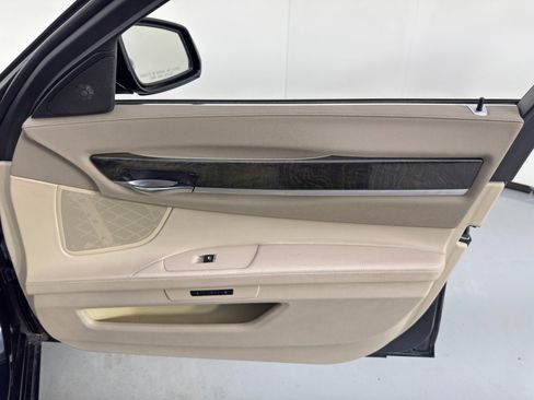 Used 2013 BMW 750Li image 44