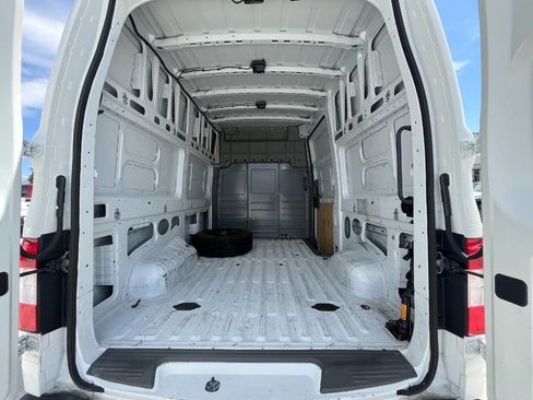 Used 2021 Nissan NV 2500 S image 18