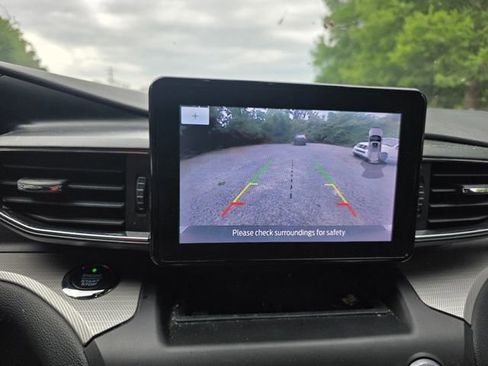 Used 2020 Ford Explorer XLT w/ Equipment Group 202A RWD image 2