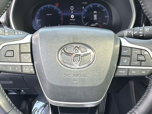 Used 2024 Toyota Highlander Limited image 15