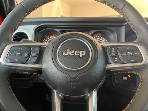 Used 2025 Jeep Wrangler Sahara image 27