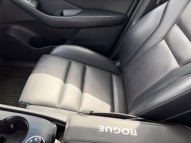 Used 2023 Nissan Rogue SV w/ SV Premium B Package AWD/4WD image 3