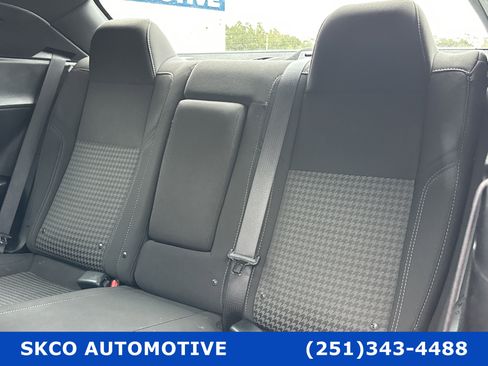 Used 2019 Dodge Challenger SXT image 14