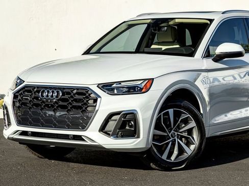 Used 2023 Audi Q5 2.0T Premium Plus w/ Premium Plus Package AWD/4WD image 2