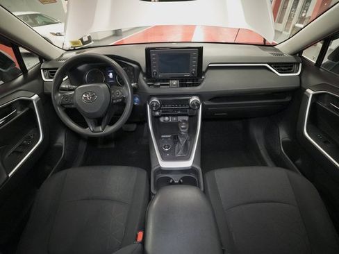 Used 2021 Toyota RAV4 XLE image 21