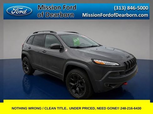 Used 2017 Jeep Cherokee Trailhawk w/ Cold Weather Group AWD/4WD image 1