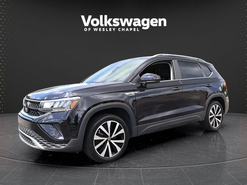 Certified 2022 Volkswagen Taos SE FWD image 4