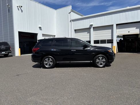Used 2019 Nissan Pathfinder S AWD/4WD image 8