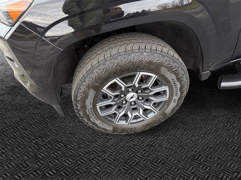 Certified 2024 Chevrolet Colorado Z71 w/ Z71 Convenience Package 2 image 10