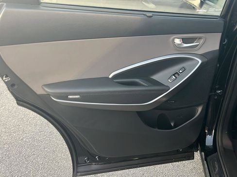 Used 2017 Hyundai Santa Fe Limited image 18