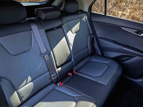 Certified 2025 Kia Niro SX Touring image 24