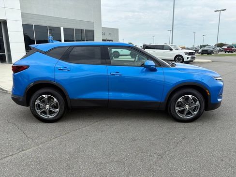 Used 2025 Chevrolet Blazer LT AWD/4WD image 2