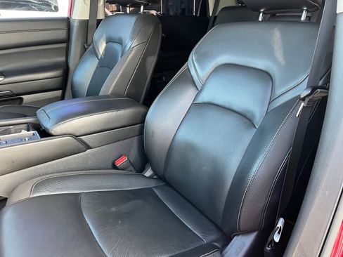 Used 2023 Nissan Pathfinder SL image 18