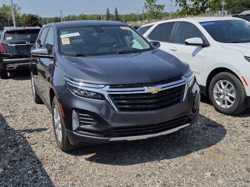 Used 2023 Chevrolet Equinox LT AWD/4WD image 2