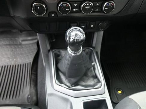 Used 2021 Toyota Tacoma TRD Off-Road AWD/4WD image 15