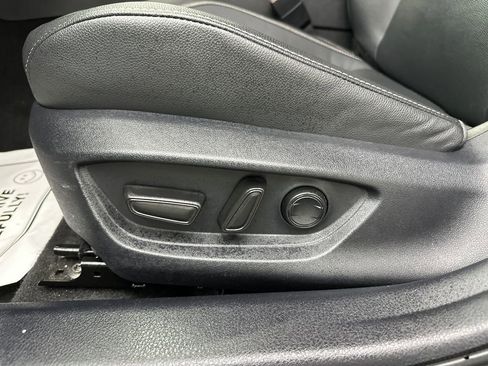 Used 2025 Toyota Camry SE FWD image 10