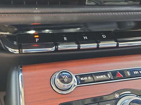 Used 2022 Lincoln Aviator Reserve w/ Equipment Group 201A RWD image 32