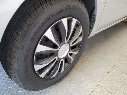 Used 2019 Nissan Versa SV FWD image 31
