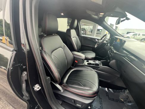 Used 2025 Ford Escape ST-Line Elite w/ Premium Technology Package AWD/4WD image 17