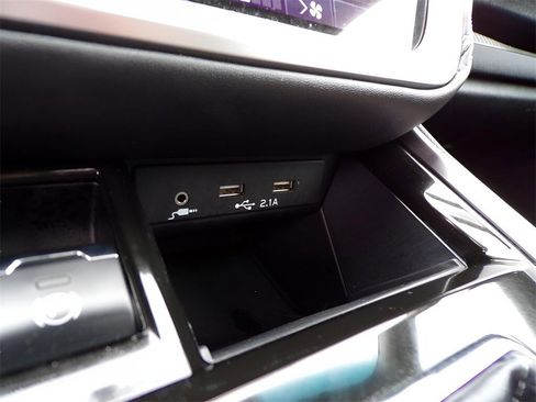 Used 2022 Subaru Outback Premium image 23