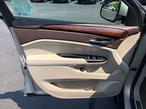 Used 2016 Cadillac SRX Luxury w/ Driver Awareness Package AWD/4WD image 18