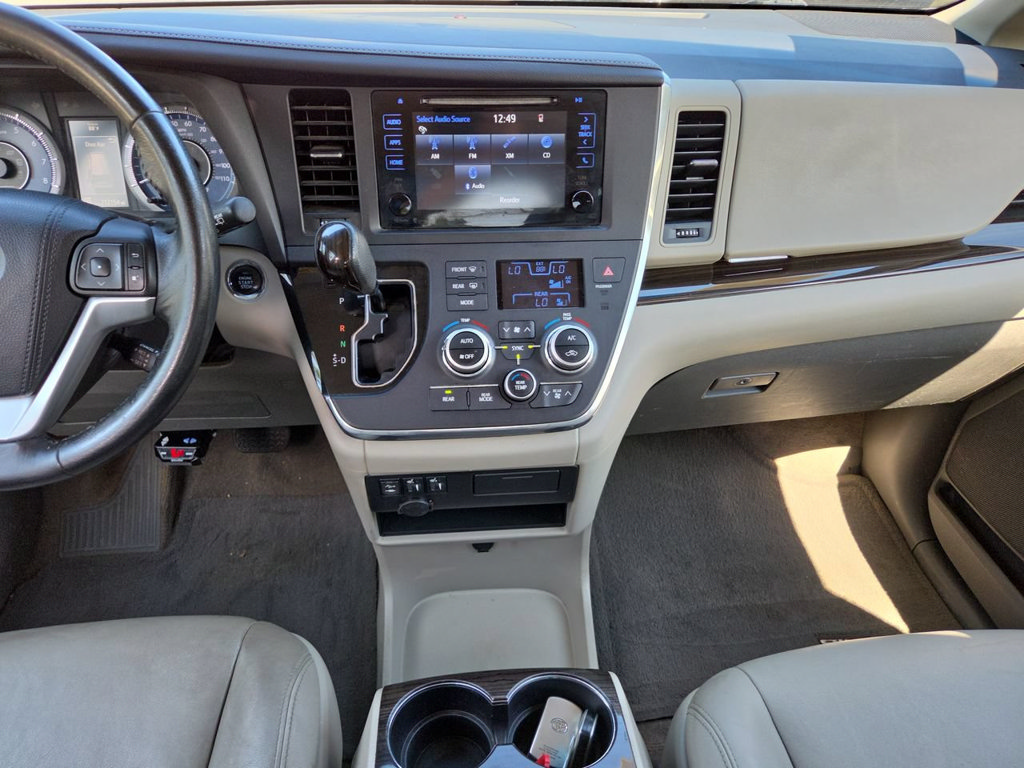 Used 2015 Toyota Sienna XLE FWD image 12
