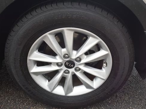 Used 2019 Kia Sorento LX image 45