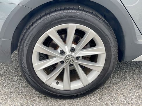 Used 2019 Volkswagen Golf Alltrack S AWD/4WD image 16