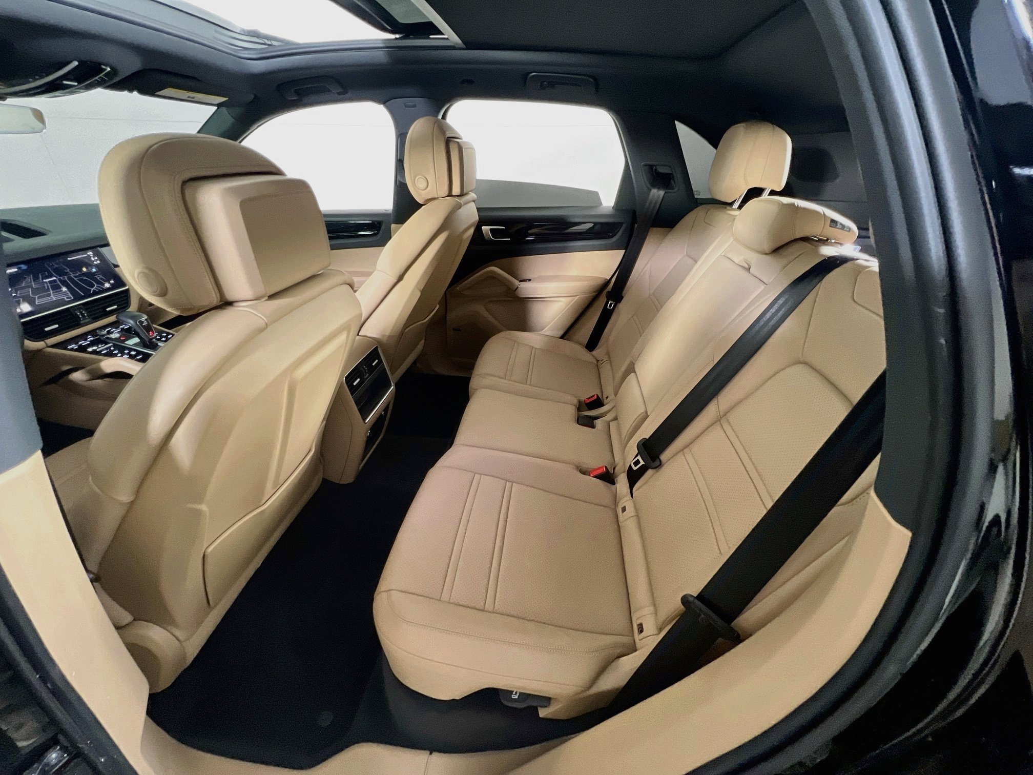 Used 2023 Porsche Cayenne AWD/4WD image 25