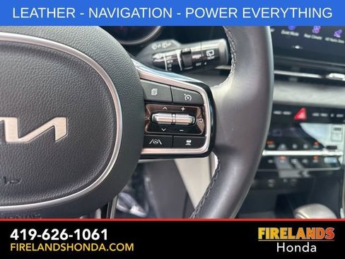 Used 2024 Kia Carnival EX FWD image 18