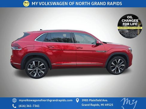 Used 2025 Volkswagen Atlas Cross Sport SEL Premium R-Line AWD/4WD image 9