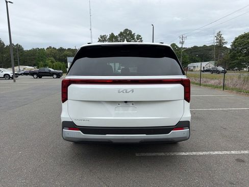 Used 2025 Kia Carnival EX FWD image 6