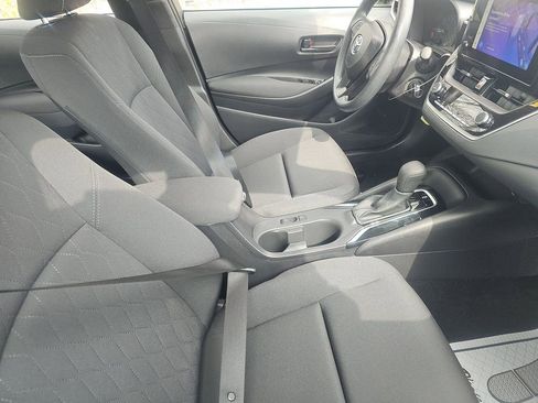 Used 2025 Toyota Corolla LE image 3