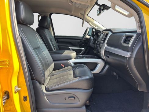 Used 2018 Nissan Titan PRO-4X w/ Pro-4x Convenience Package AWD/4WD image 15