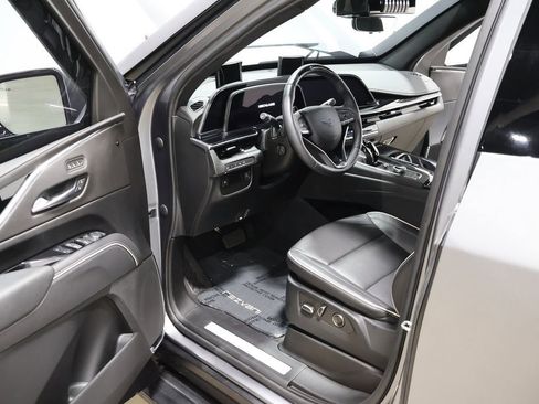 Used 2023 Cadillac Escalade Premium Luxury image 28