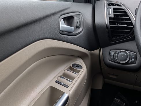 Used 2017 Ford Escape Titanium FWD image 25