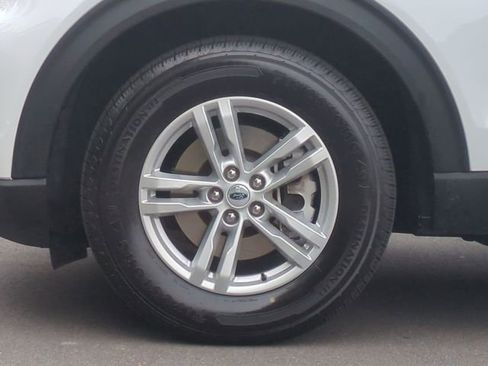 Used 2023 Ford Explorer XLT AWD/4WD image 19