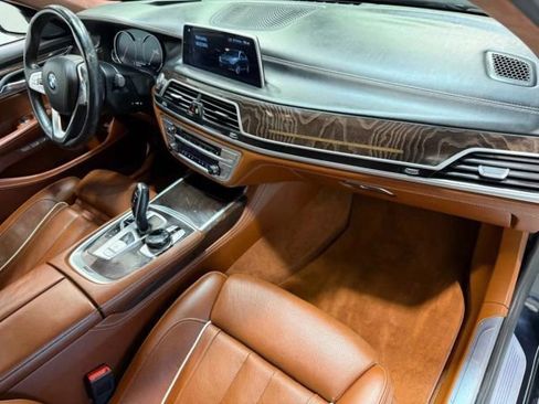 Used 2018 BMW 750i xDrive image 29