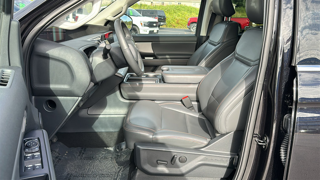 Used 2025 Ford Expedition Active AWD/4WD image 13