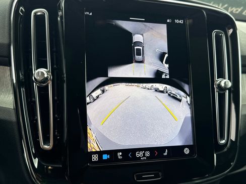 Certified 2024 Volvo XC40 B5 Ultimate w/ Protection Package Premier image 14