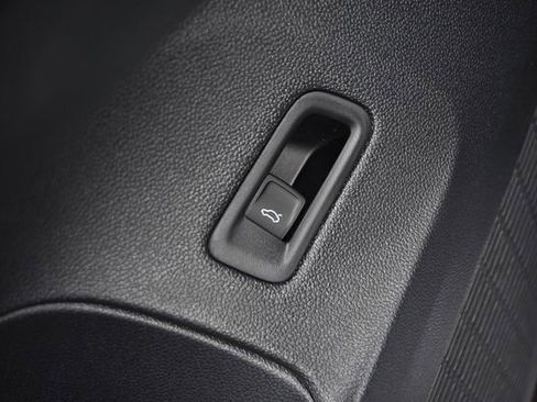 New 2026 Volkswagen Atlas Peak Edition image 9