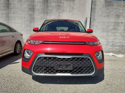 Used 2022 Kia Soul LX w/ Technology Package FWD image 2
